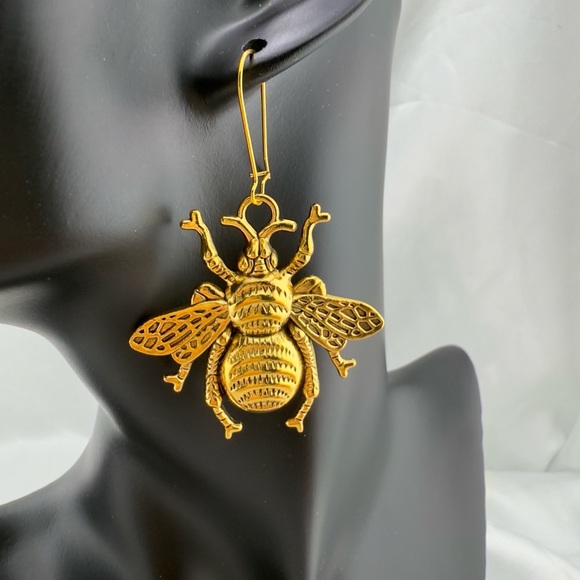 Gold Honey Bee Vintage Dangle Earrings - Picture 3 of 8